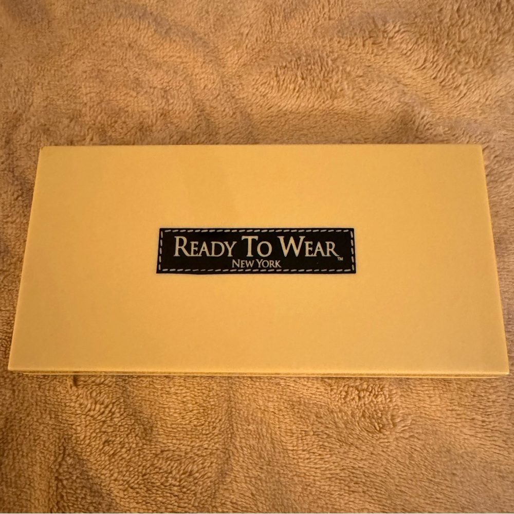 Ready To Wear All Fabulous Collection Compact